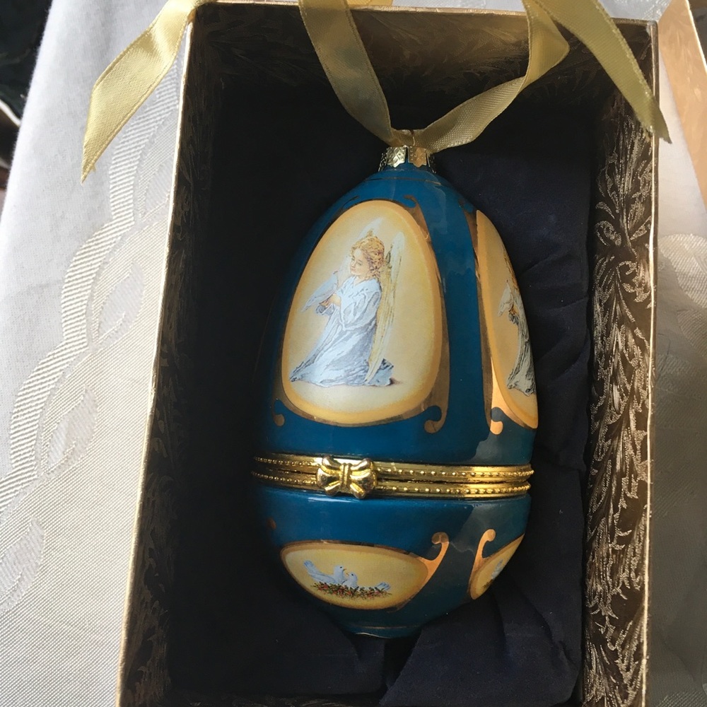 Valerie  Musical Christmas Ornament w/box & papers